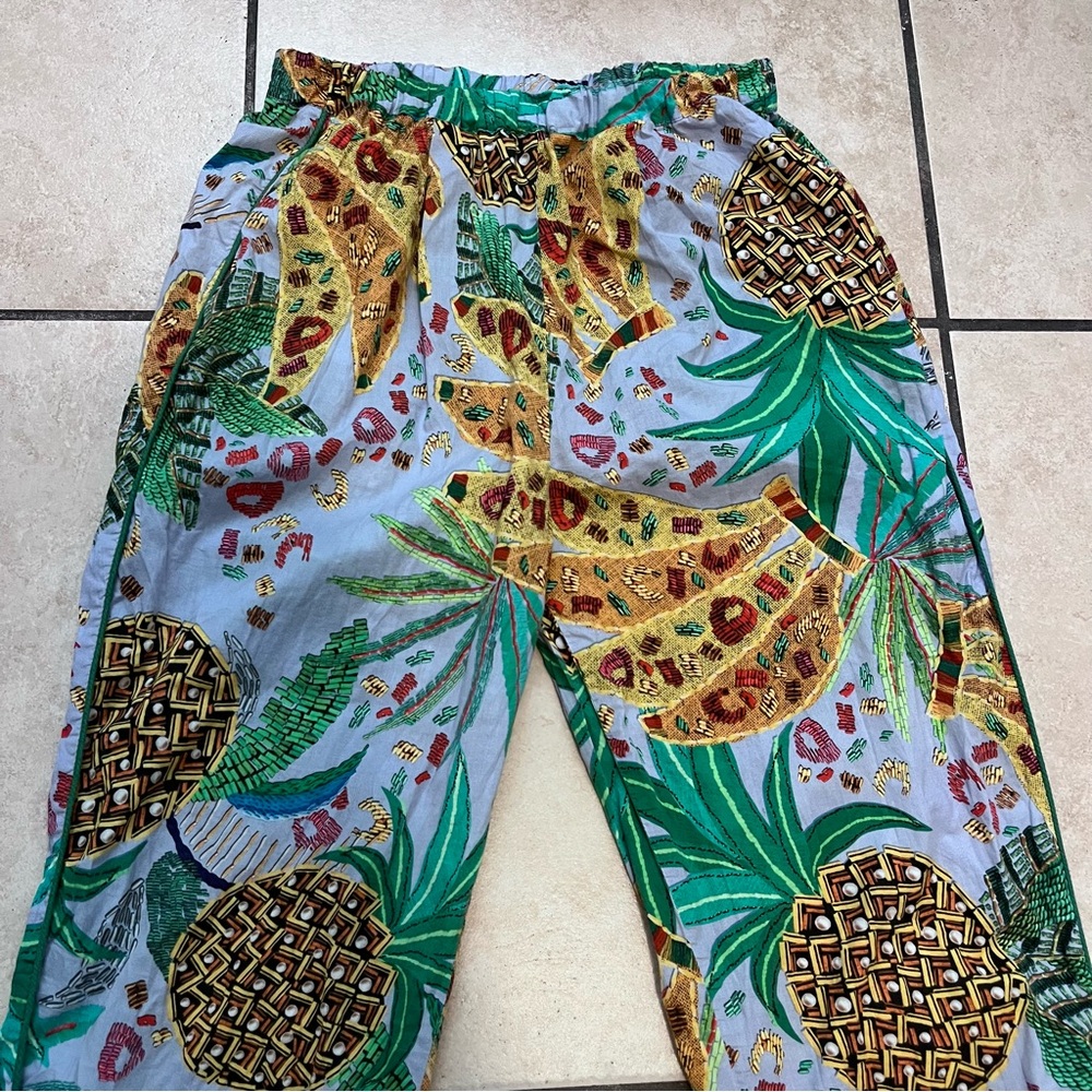 FARM Rio Pineapple Print Cropped Pants - Multicolor - Picture 3 of 9